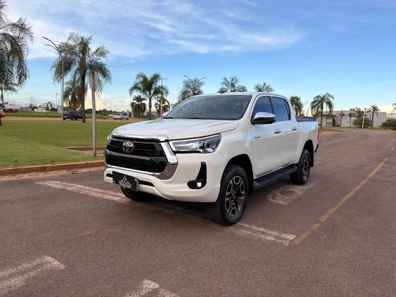 TOYOTA HILUX 2.8 D-4D TURBO DIESEL CD SRX 4X4 AUTOMÁTICO